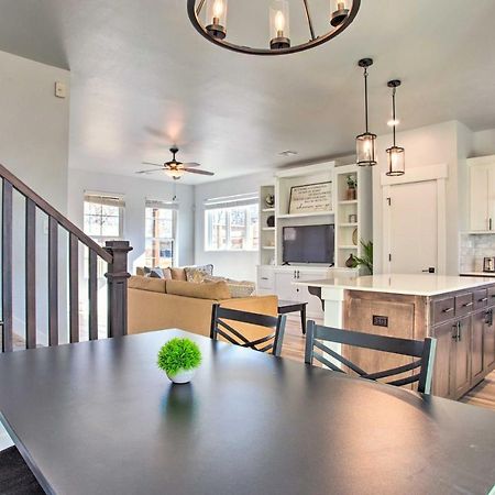 Stylish Okc Farmhouse With Garden - Close To Ou オクラホマシティ エクステリア 写真