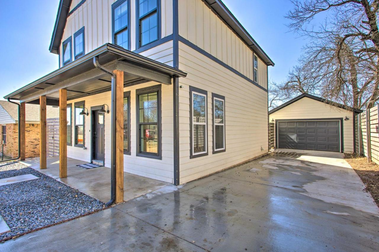 Stylish Okc Farmhouse With Garden - Close To Ou オクラホマシティ エクステリア 写真