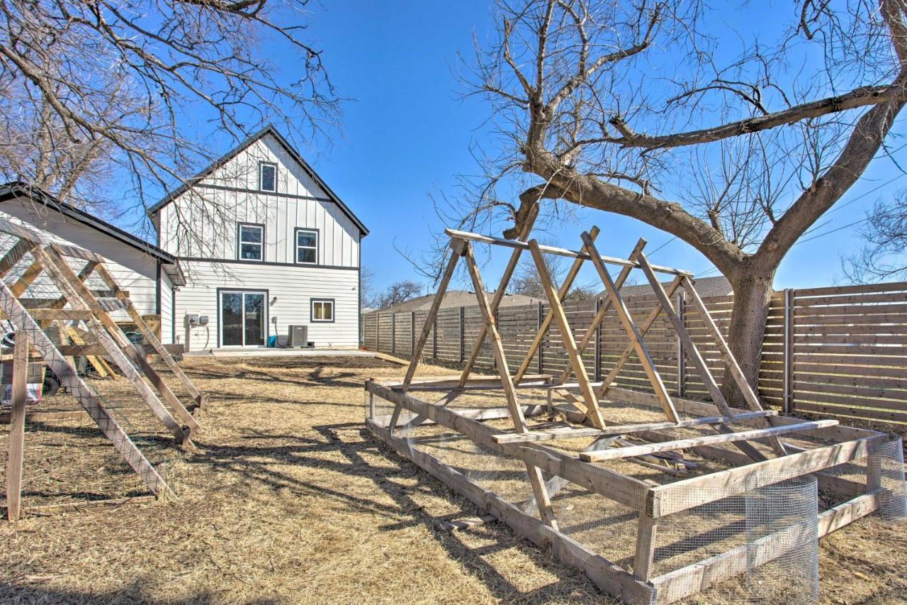 Stylish Okc Farmhouse With Garden - Close To Ou オクラホマシティ エクステリア 写真