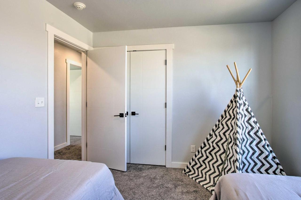 Stylish Okc Farmhouse With Garden - Close To Ou オクラホマシティ エクステリア 写真